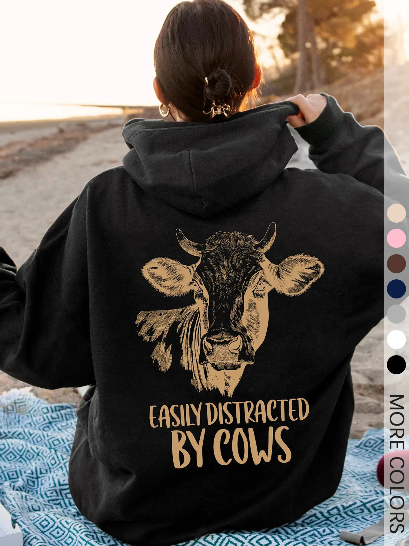 Women's Black Hoodie, Sweatshirts with "Easily Distracted by Cows" Humorous Print and Cow Graphic, Soft Fleece Fitted Pullover for Animal Lovers and Casual Outdoor Wear, Long Sleeves, Geometric, Fashion, Womenswear