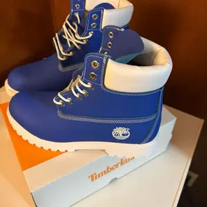 Timberland Men's 6-Inch Classic Blue & White Faux Leather Lace-Up Boots