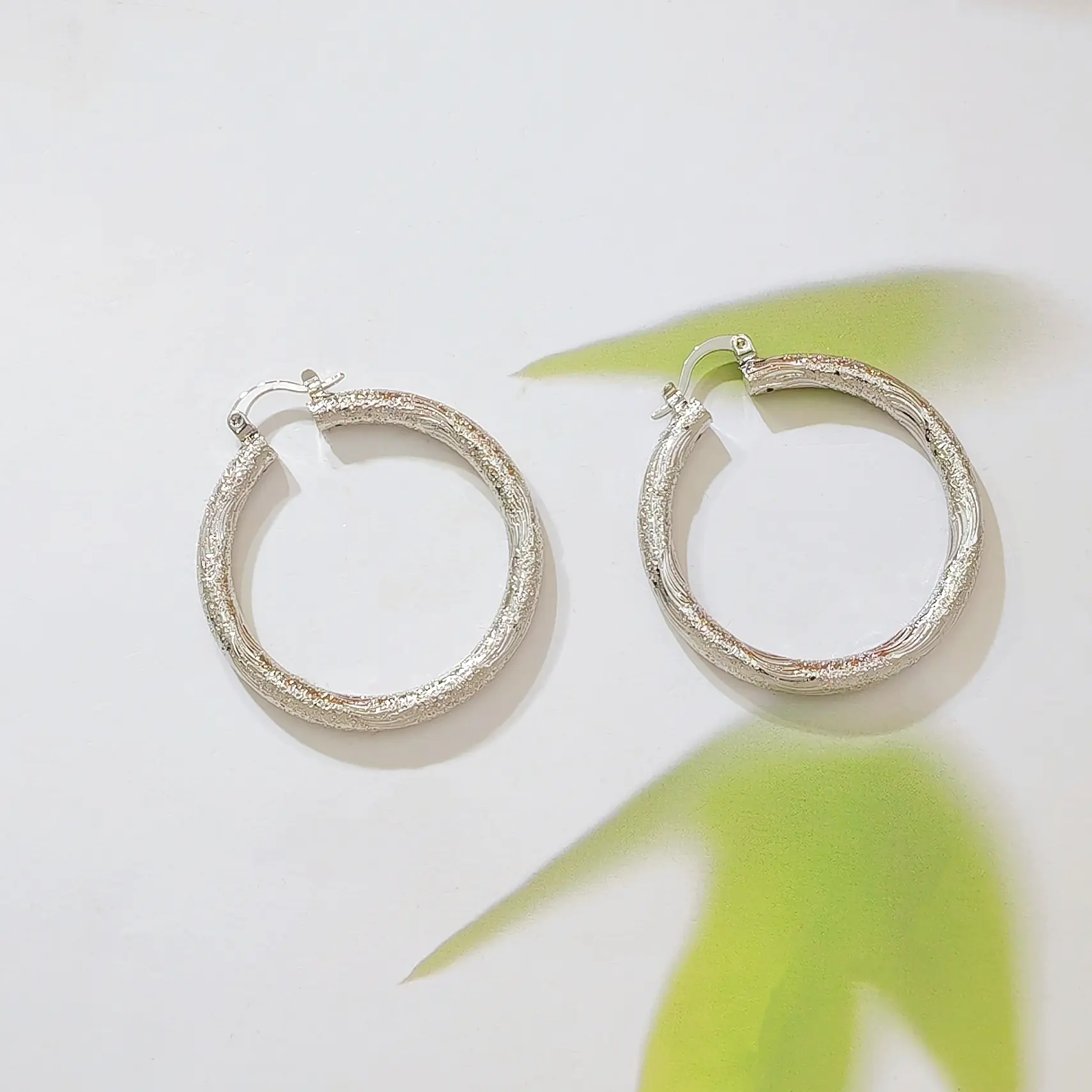 Women's Chunky Metal Silver-Plated Twisted Hoop Earrings - Sparkly Frosted Texture Costume Jewelry, Stylish Birthday Christmas Gift Accessory, Large Circle Hoop, Chunky Hoop Earrings