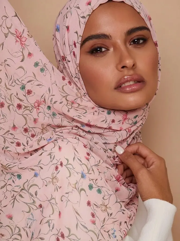 Headscarf for Women, Elegant Bohemian Floral Print Chiffon Shawl, Lightweight & Breathable for All Seasons, Perfect for Daily Minimalist Outfits, Female, Feminine Charm, Highly Breathable, Light Pink Sketchy Floral, Polyester Fibre, Ultra-Lightweight, Ado