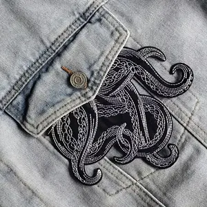 1 Piece Squid Mustache Horror Legend Embroidered Patch, Unique Embroidery Back Adhesive Iron-On, Suitable for Clothes Jackets Hats Accessories, Back Pocket Embroidery