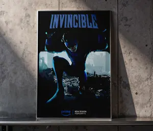 Frameless Art Poster: "Invincible Battle-Worn" – A Essential for Comic Book Aficionados.Ideal for Decking Out Gaming Rooms, Lounges, and as a Stunning Piece in Collectors' Display