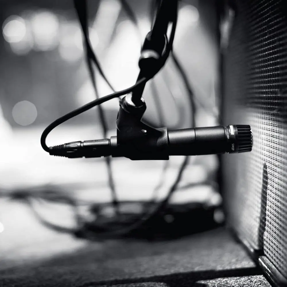 Shure SM57 Wired Professional XLR Dynamic Microphone - Cardioid Mic for Instruments, Amplifiers, Drums, Live Performance Recording, Podcast Equipment, Guitar
