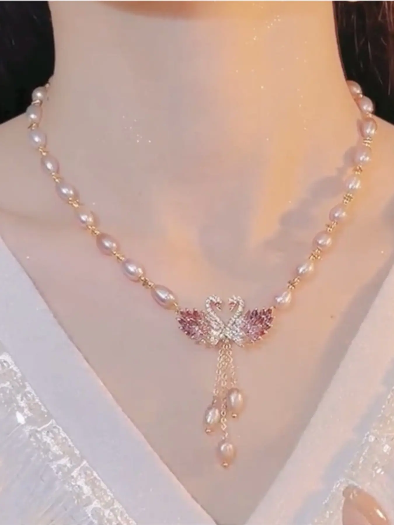Luxury Long Sweater Chain Design Autumn and Winter Swan Necklace Elegant Necklace Engagement Party Women's Jewelry Matching random gift box Jewelry Accessories Beaded Pendant Necklace