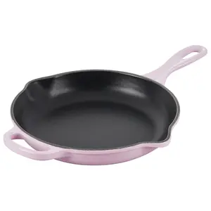 Le Creuset 9" Signature Iron Handle Skillet