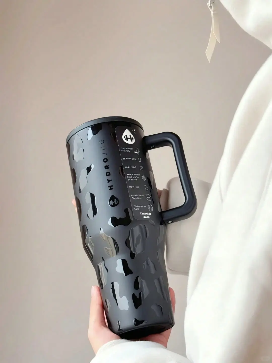 HydroJug Traveler ”Black leopard print“40oz Stainless Water Bottles ! A portable, insulated tumbler complete with a straw, featuring a leak-proof design and a non-slip rubber base. An ideal choice for dates, school, sports, travel, and outdoor . Steel