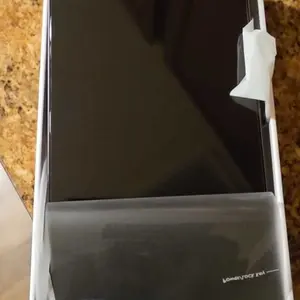 25 unlock Android smartphones, 6.8-inch large-screen dual-SIM smartphones, 5+16MP pixels, built-in hidden stylus, 128GB expandable memory , 4GB RAM, 4000mAh battery. A very cost-effective gift option.