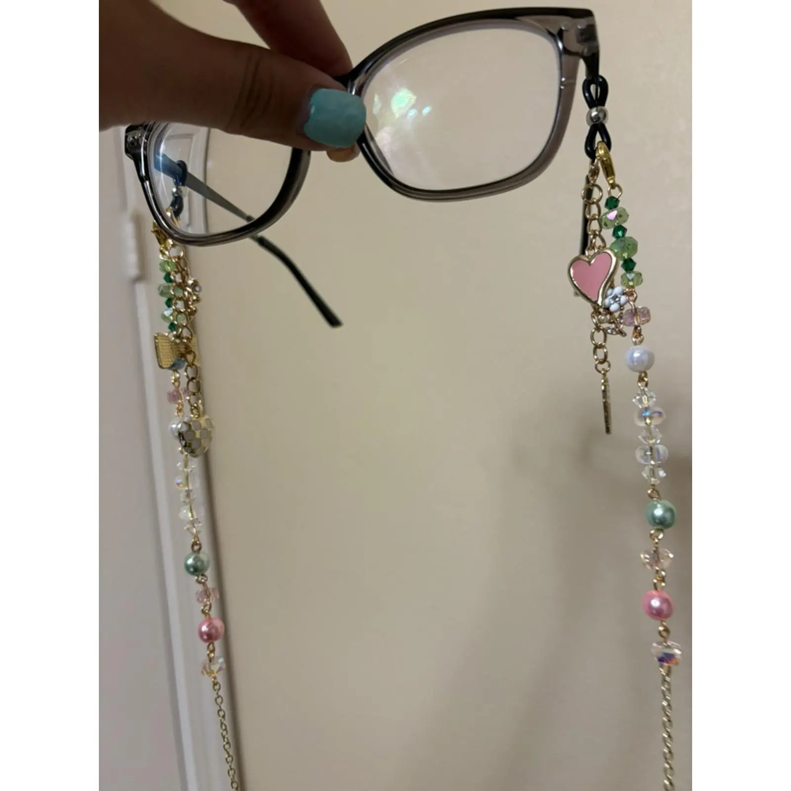 Glasses chain with interchangeable charms
