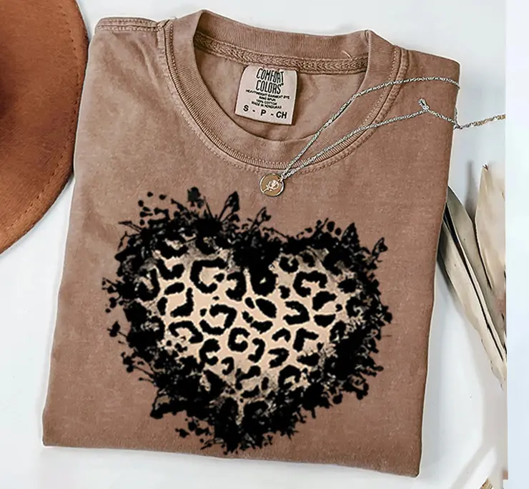 Comfort Colors Leopard Heart Graphic Tee, Trendy Cheetah Print Heart Shirt, Boutique Western Aesthetic T-Shirt Women