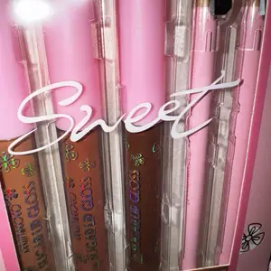 Soft Long-Lasting Lip Glaze Glass Lip Glaze Set Dark Waterproof Matte Long-Lasting Sweet Affordable Makeup Brown Shades Lip Gloss Set with Lip Liners Glossy  Gloss Set Hydrating Lip Gloss Lip Glaze Set Flavored Lip Gloss Oil Moisturizer Non-Stick Nude