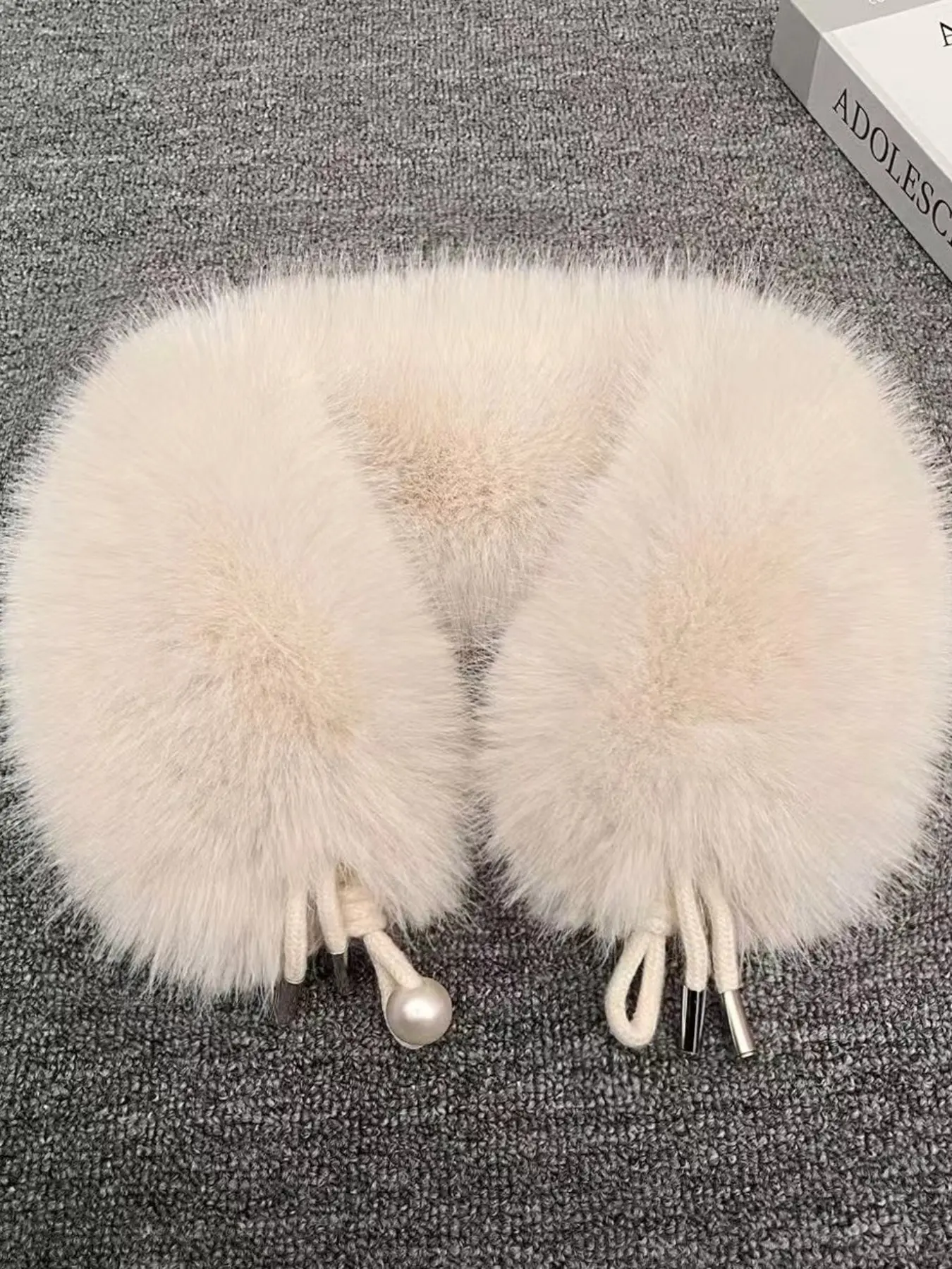 Autumn Winter Thick Faux Fur Plain Pattern Pearl Embellishments Scarf, Warmth Retention Versatile Coat Collar Wrap, Fitted Style Universal Style, Cozy and Stylish Accessory