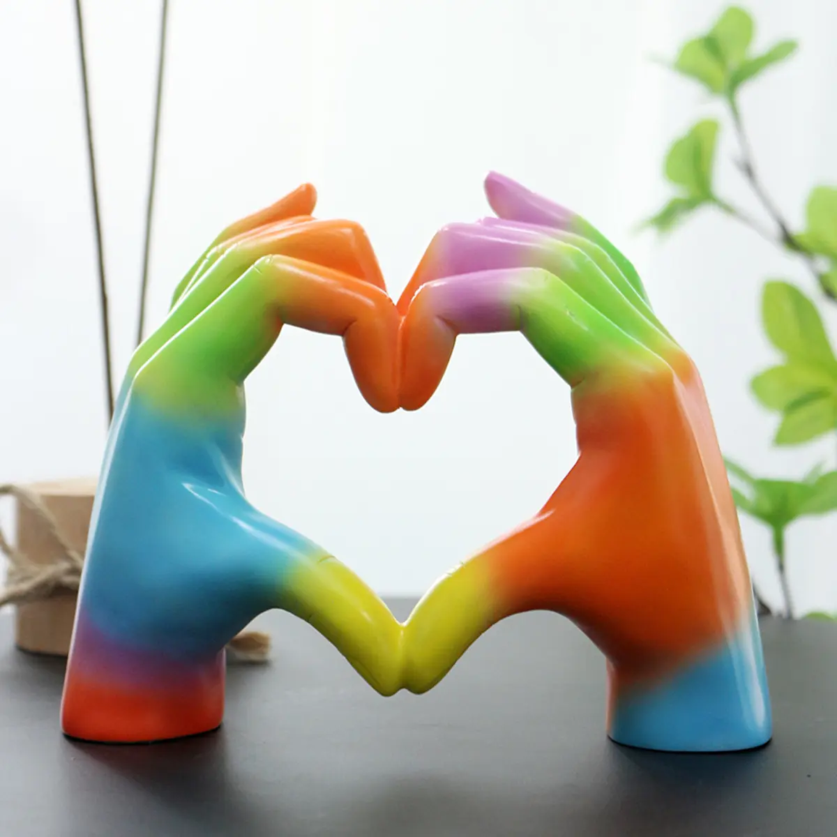 Christmas Resin Rainbow Heart Hand Decoration, Festive Home Decor for Living Room Bedroom Office Desk, Warm and Cozy Holiday Ornament