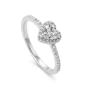 Women's heart-shaped engagement ring, exquisite cubic zirconia proposal ring, women's ring symbolizing eternal love.