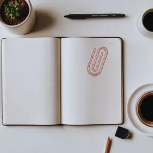 Retro Flower Jumbo Acrylic Paper Clip – Cute Vintage Desk Accessory