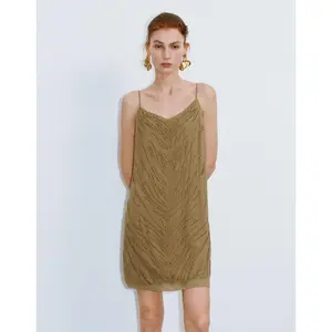URBAN REVIVO Women's Basic Body-Fitting Armless Knee-Length Spaghetti-Strap V-Neck Cami Dress, Thin Stretch Polyester Shell Fabric, Casual Clothes, Armless Casual Dresses