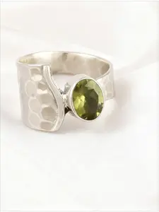 A Unique Personalized Ring with Minimalist Style, Inlaid with Green Synthetic Cubic Zirconia, Cubic Zirconia Rings, Suitable for Women, The Best Gift for Him/her, Holiday Gift, Bridal Engagement Ring, Elegant Everyday Ring