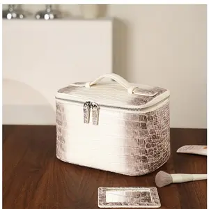 Premium luxury crocodile pattern cosmetic bag travel portable toilet bag high-end sense large capacity practical storage bag