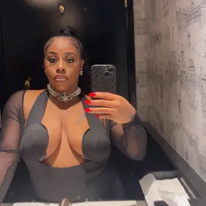 BOOMBA Invisible Lift - Patented Sticky Fashion Bra Inserts Prevents Nipple Slips No Sewing Required Low Cut Tops Womenswear