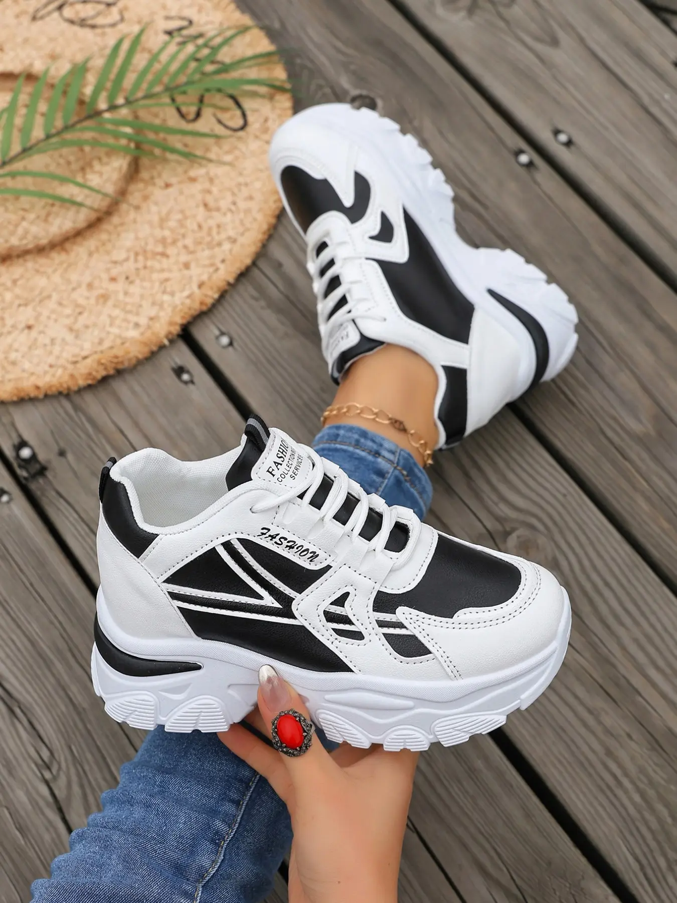 Lace-up sports dad shoes designed for women, height-increasing white casual thick soled chunky heel shoes, comfortable and lightweight Chunky Trainers wedge sneakers, Casual fashion shoes, breathable and durable, suitable for school, travel