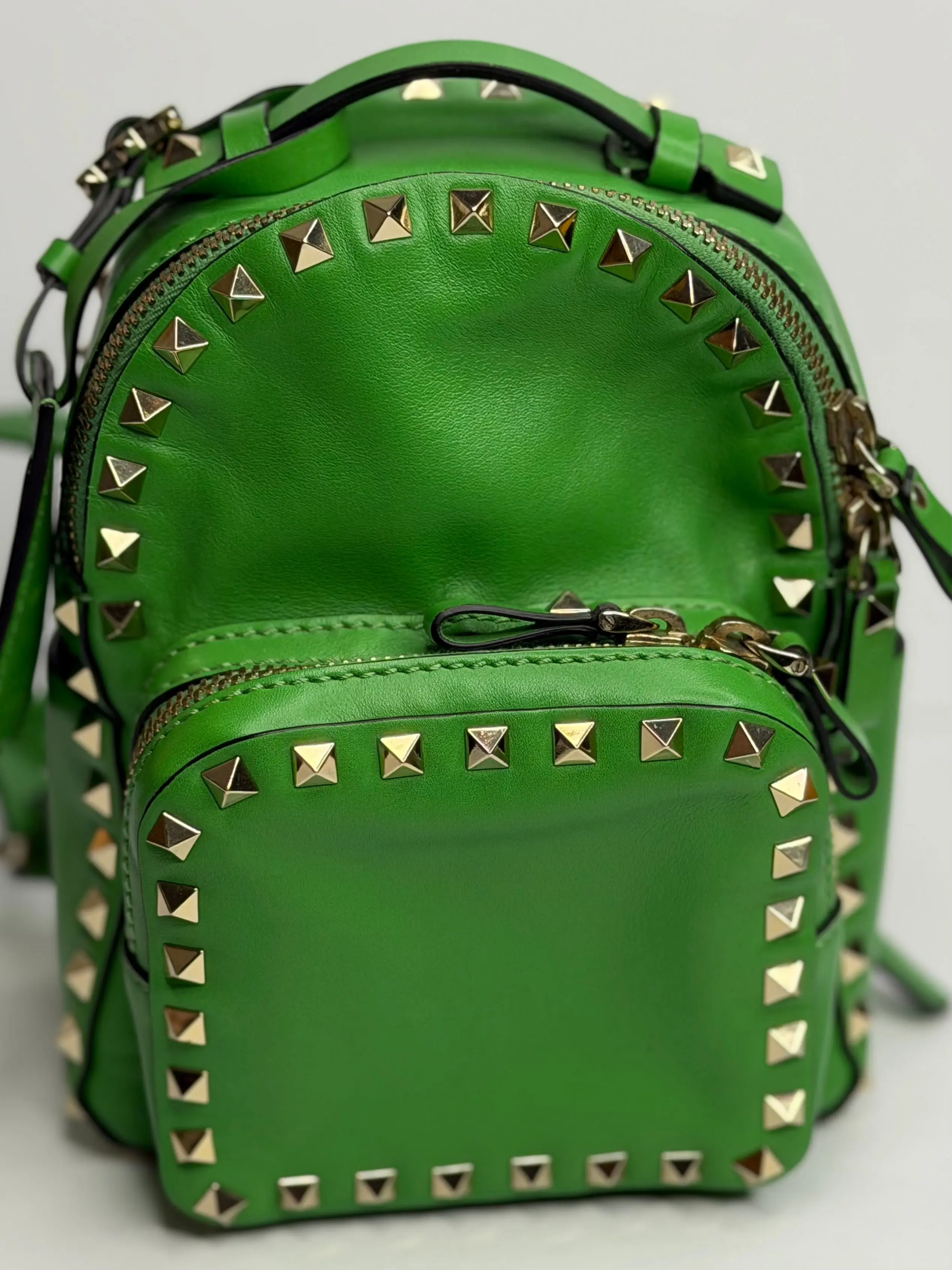 Pre-owned Valentino Leather Backpacks Green, mini rock stud backpack