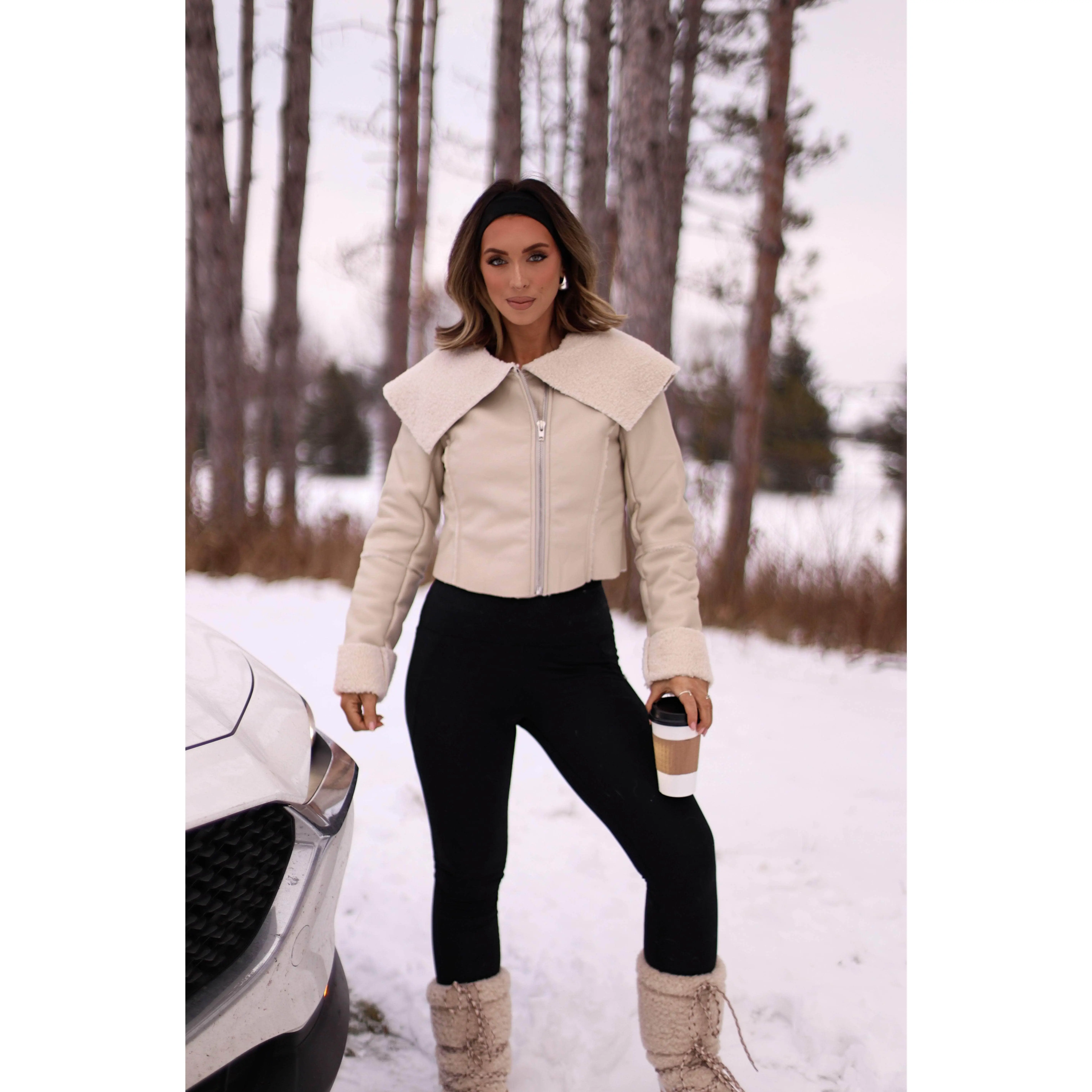 Women's Classy Cropped Faux Leather Shearling Jacket - Fashion Outerwear with Premium Fabric for Cold Weather, Chic Evening Wear, Coats, Jackets