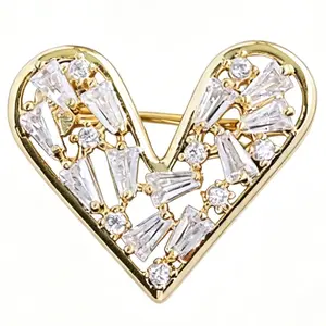 Love Small Brooch Cute Anti-glare Buckle Heart-shaped Pin Corsage Lapel Accessories