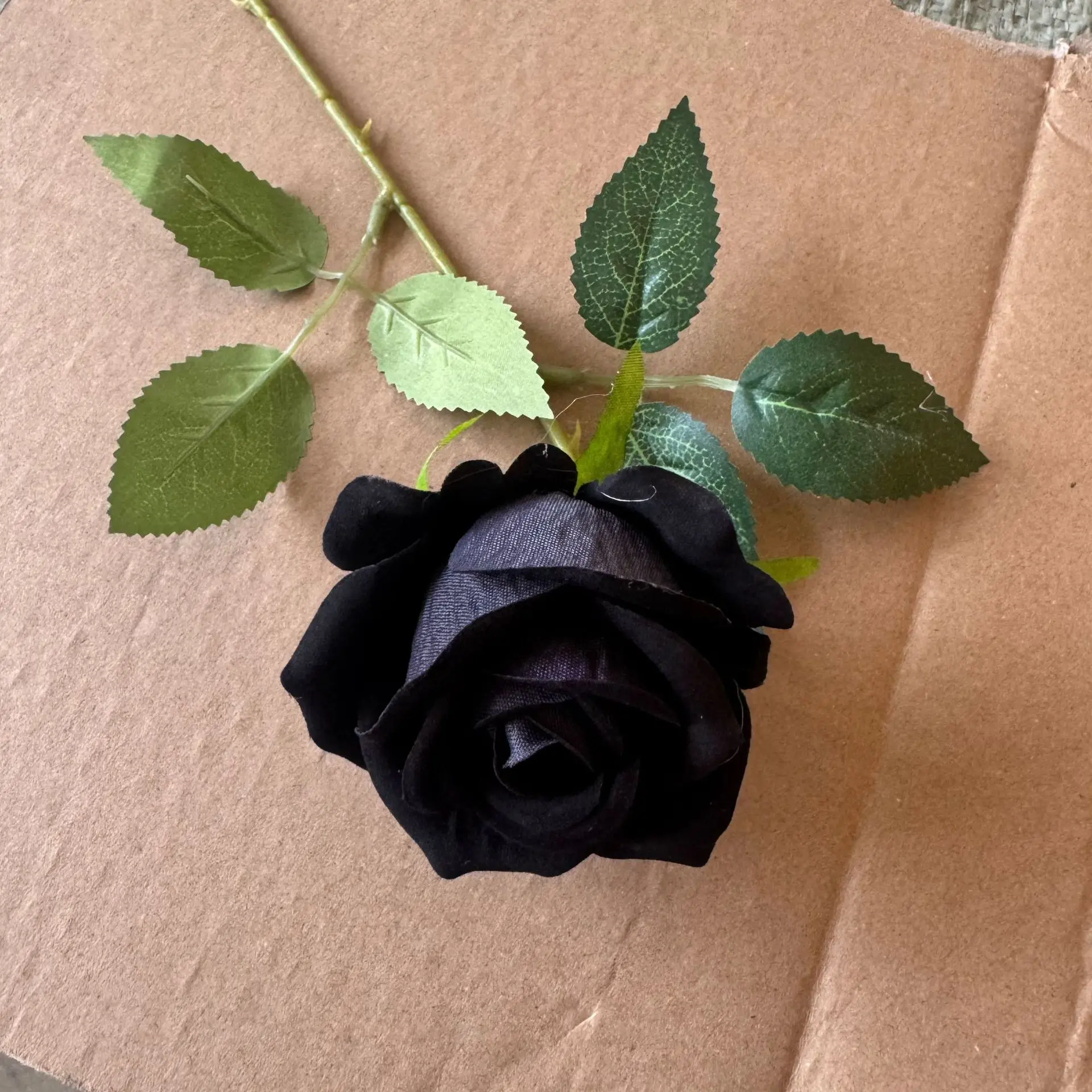 Velvet rose black (7.5cm)