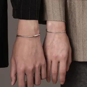 Creative versatile couple bracelets men and women plain chain a pair of Valentine's Day gifts fashionable simple couple snake bone chain bracelet