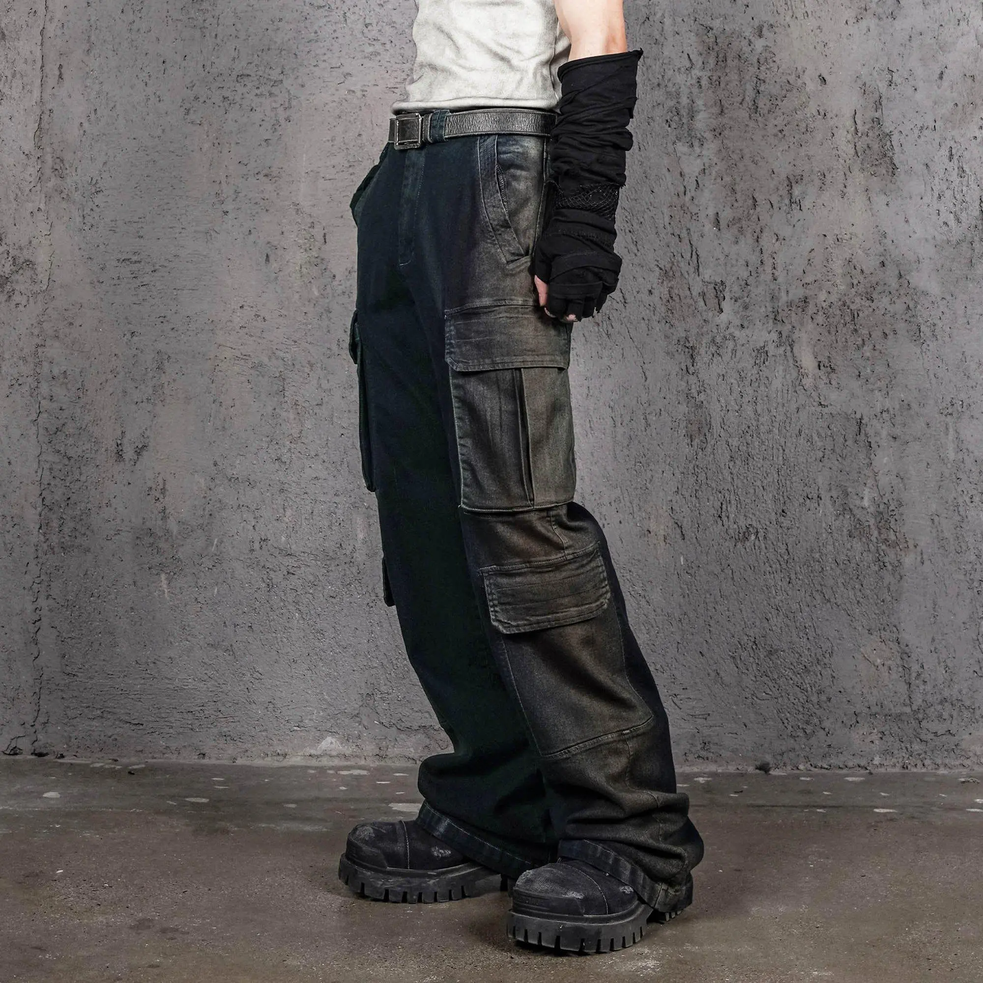 UNDERWATER Multi Pockets Gradient Jeans
