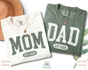 Matching Mom And Dad Shirts, Custom EST 2026 Shirt, New Parents Gift, Baby Shower Outfit, Personalized Mom Dad Tee, Expecting Parents Shirt