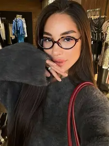 Unisex Small Frame Oval Fashion Flat Mirror, Bohemian Style for Daily Wear, Comfortable Early Autumn Series, Old Money Aesthetic