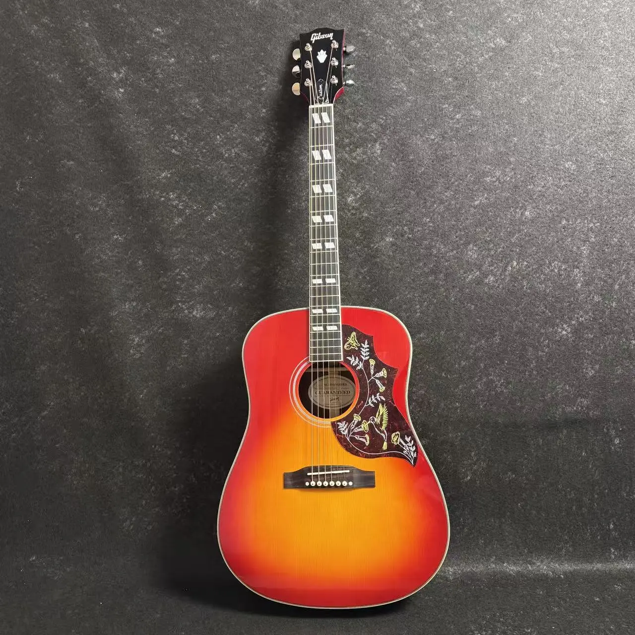 Gibson Red Hummingbird Acoustic Guitar, Solid Spruce Top, Mahogany Back/side, Fully Enclosed Tuning Peg, 20 Frets