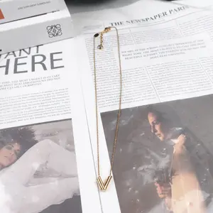 Pre-owned Louis Vuitton Volt 18K Gold Necklace T10259428