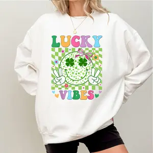 [Made in USA]Groovy St. Patrick’s Day Lucky Vibes Sweatshirt Retro Shamrock Graphic Crewneck, Cute Irish Clover Pullover, Festivel Holiday Outfit, Gift for Women Girls