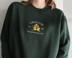 Oregon Grape Sweatshirt with Statement Design and Comfortable Fabric Blend Green Crew Neck Long Sleeve Casual Top for Everyday Wear Women's Accessory