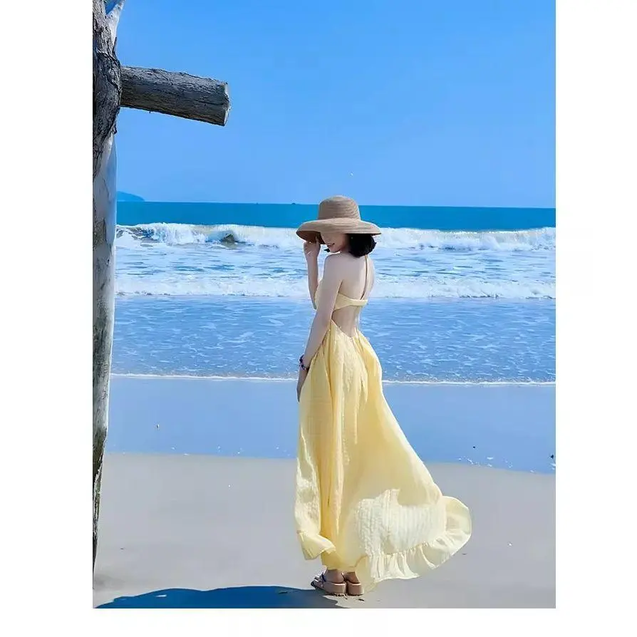 2026 Women's Yellow Elegant Halter Neck Backless Maxi Dress with Built-in  Bra Padded, Sleeveless Spaghetti Strap Flowy Beach Dress, Luxury Vacation  Outfit for Summer Beach, Holiday, Travel & Resort Wear - TikTok