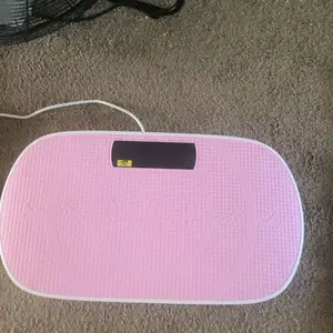 Product Review of Merach Vibration Plate Exercise Machine with Lymphatic Drainage Feature Compact Design for Full Body Workout Max User Weight 400LBS Home Gym Equipment from K**Z