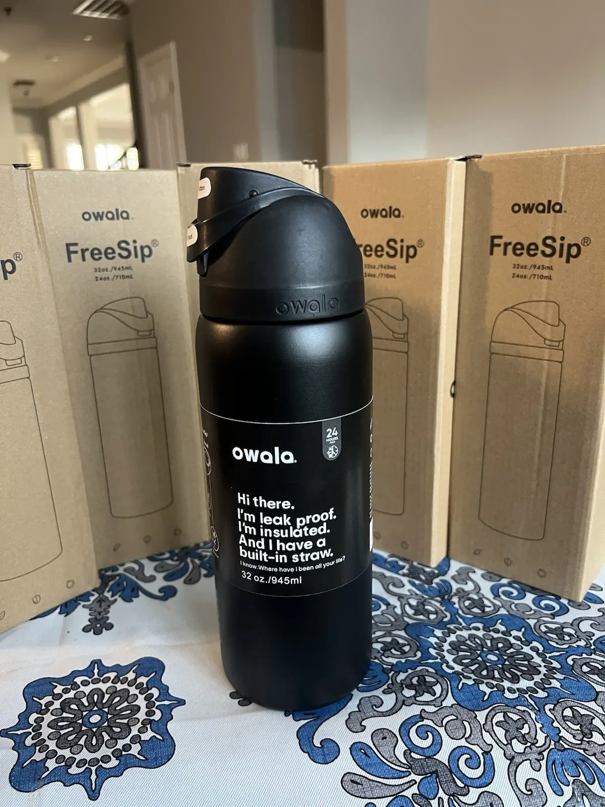 owala 32oz freesip insulated stainless steel water bottle with Straw, Bpa-Free Sports 24oz black