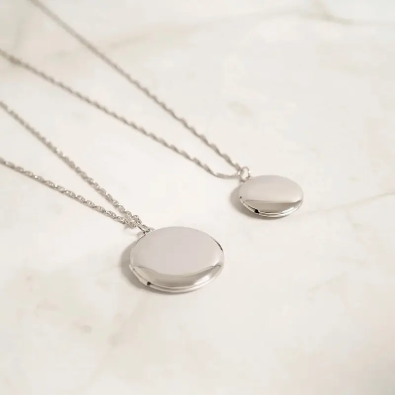 Steel Bonds. Cable Chain paired with engrevable locket. Tarnish and water resistant suitable for everyday wear! 18k gold PVD and stainless steel.