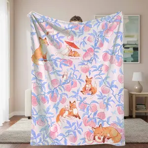 Fox and Peach Flannel Blanket， Cute Animal Print with Soft Warm Breathable Texture， Cozy Lightweight Throw for Bedroom Sofa Office Picnic Camping Gift Decor