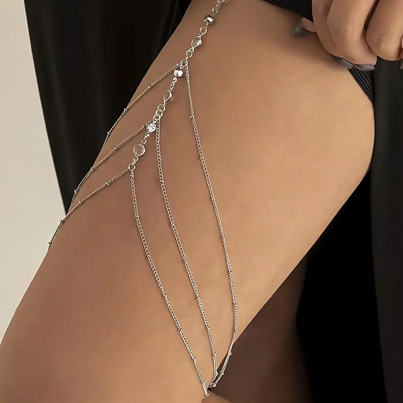 Women's Multi-Layer Crystal Beaded Thigh Chain - Black Elastic Adjustable Body Jewellery, Casual Dainty Silver Body Chains, Sparkly Leg Accessory for Beach Party, Festival Outfits, Silver Body Jewelry