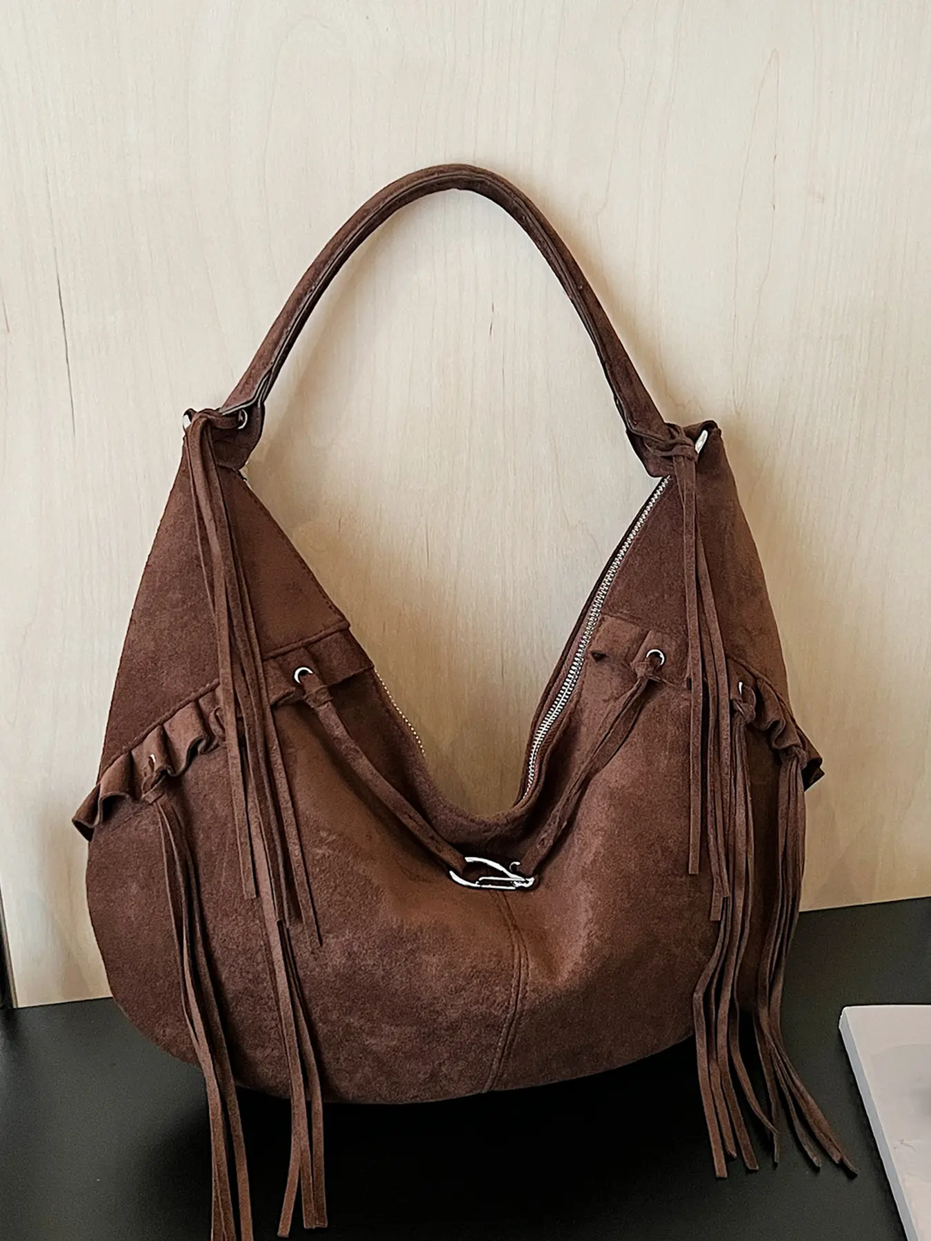 Lazy and elegant tassel underarm bag, niche design frosted texture shoulder bag, fashionable and casual versatile one-shoulder crescent bag, personalized solid color one-shoulder commuter bag, Handcrafted bag, suitable for daily commuting