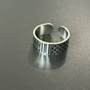 Palestinian Kufiya Pattern Adjustable Ring – Silver Engraved Keffiyeh Band | Symbol of Palestinian Heritage & Strength