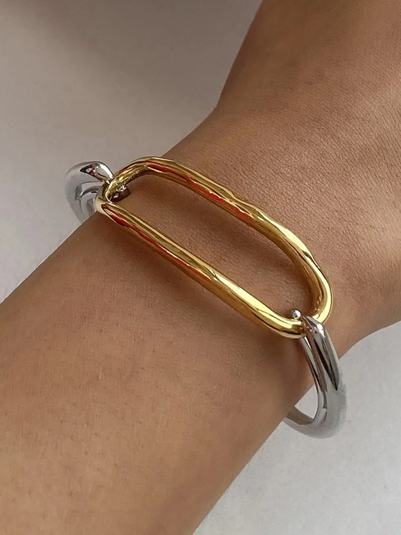 Women's Geometric Hand Bracelet, Elegant Minimalist Bangle, Exquisite Bracelet, Stainless Steel Material, Casual Style Design, All-Season Accessory, Plain Pattern Type, Casual Trendy Jewelry, Hand Chain, Bangle Bracelets