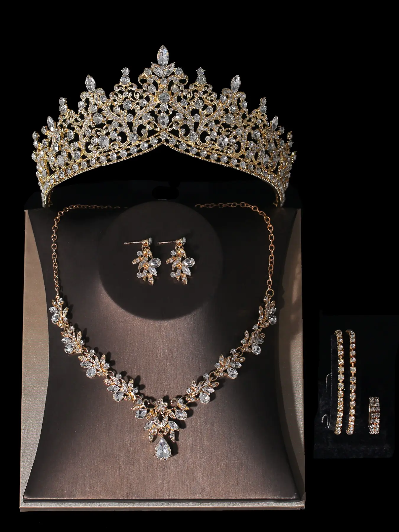 A set of women's golden bridal accessories, including a grand crown, necklace, earrings, bracelet, and ring, consisting of 7 pieces. The wedding dress and accessories are also suitable for weddings, parties, and gatherings Jewelry Set Jewellery Gift Set