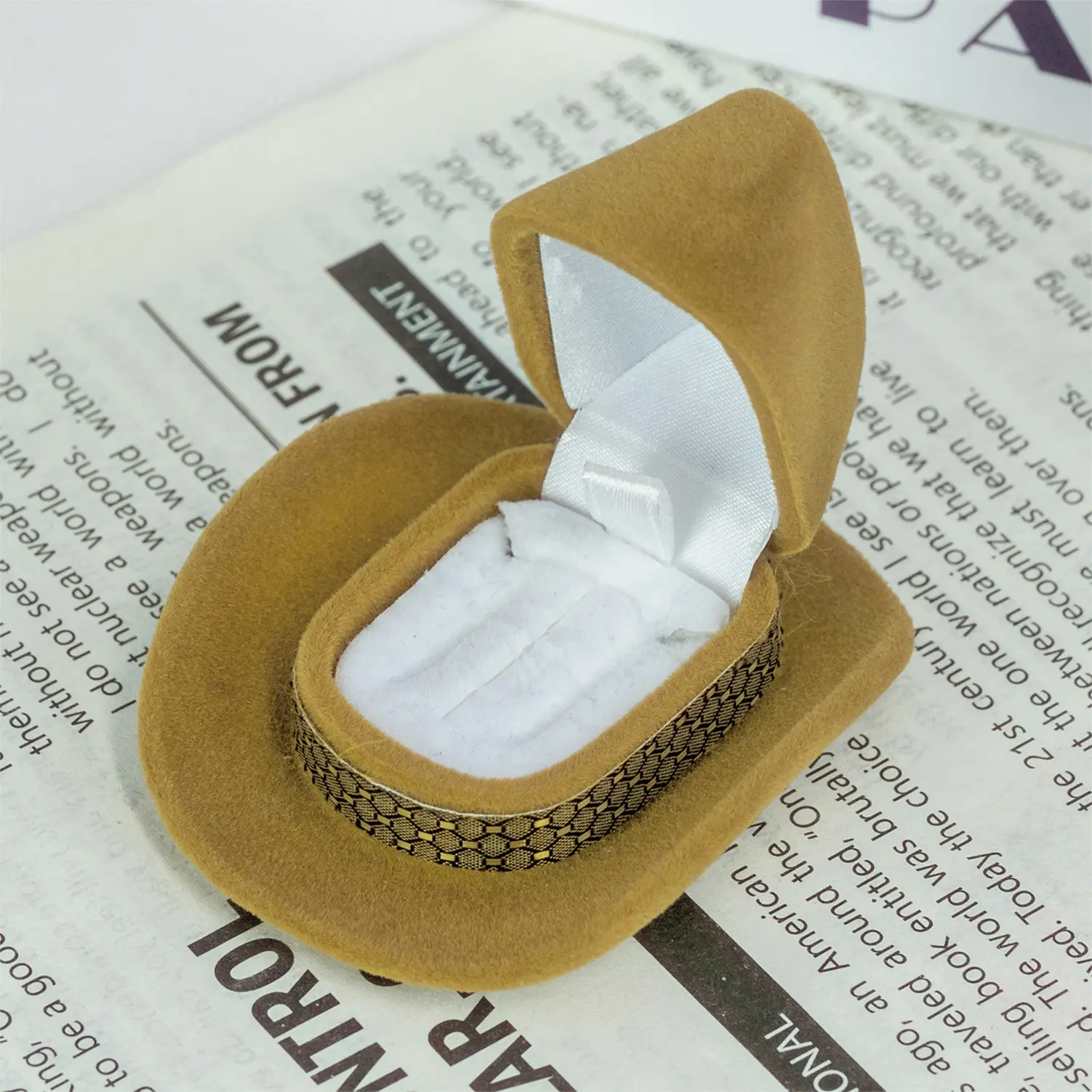 Holylegend Classic Western Cowboy Hat Organiser - Velvet Gift-Ready Ring Box for Jewelry Organization, Chic Packaging & Elegant Storage