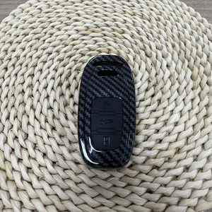 Carbon Fiber Pattern Car Key Case, Car Key Protector, Car Key Accessory, Car Interior Decoration Accessories for Audi A3 A4 A5 A6 A7 Q3 Q4 Q5 Q7 A8 TT SQ5 SQ7 S3 S4 S5 S7