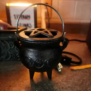 Cast Iron Cauldron with Pentagram Lid, Gothic Style Home Decor, Ritual Incense Burner, Wiccan Spell Kit, Small Herb Resin Burner