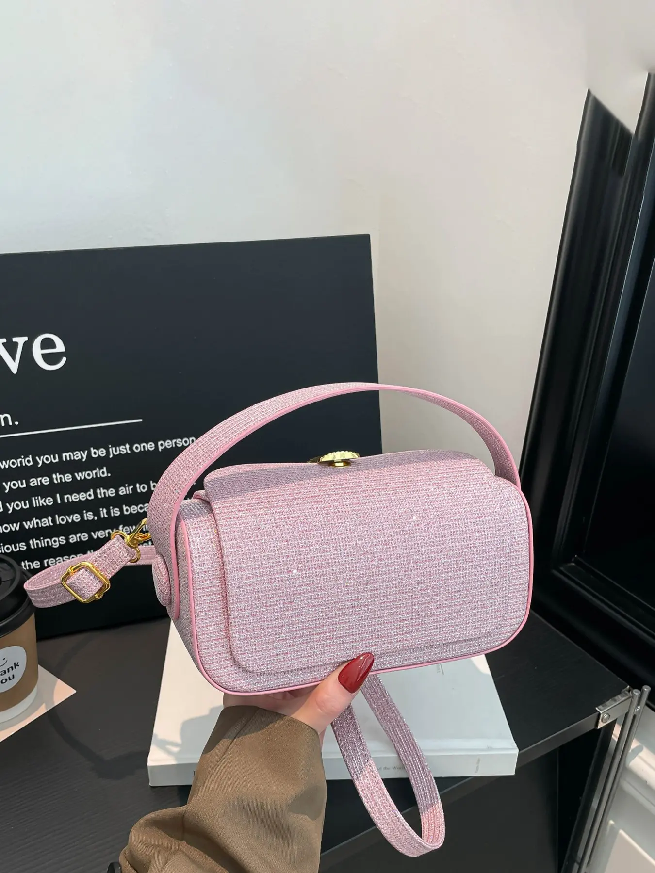 Ladies' fashionable, simple, casual, solid color versatile handbag suitable for daily commuting, shopping, dating, giving gifts, a must-have for ladies