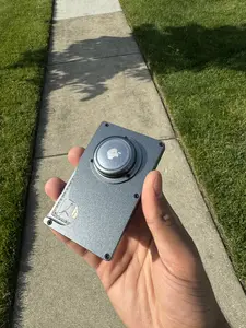 Carbon Flick - Aluminum Trackable Airtag Wallet